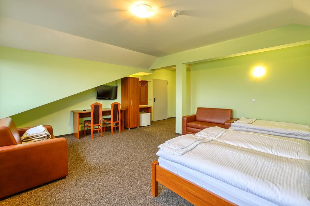 Hotel Tenis Chrzastowice Room photo